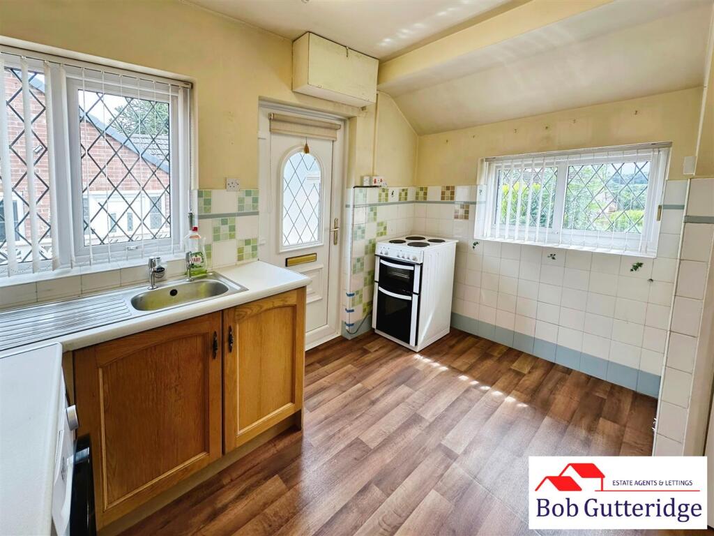 FITTED KITCHEN