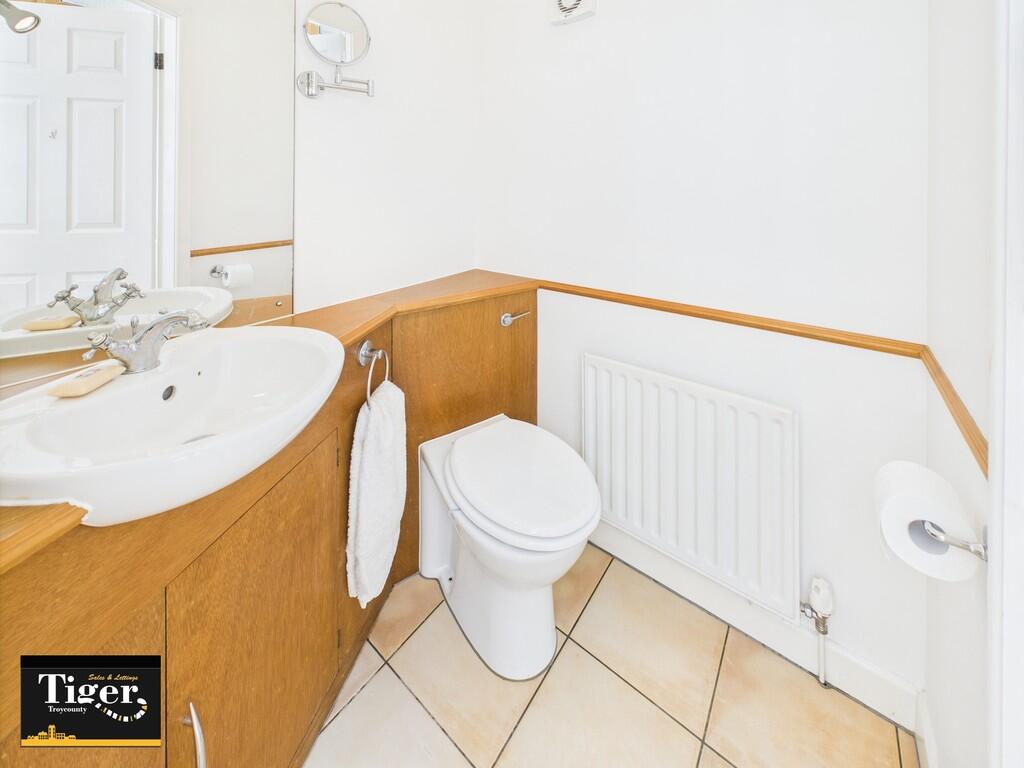 CAM02176G0-PR0596...