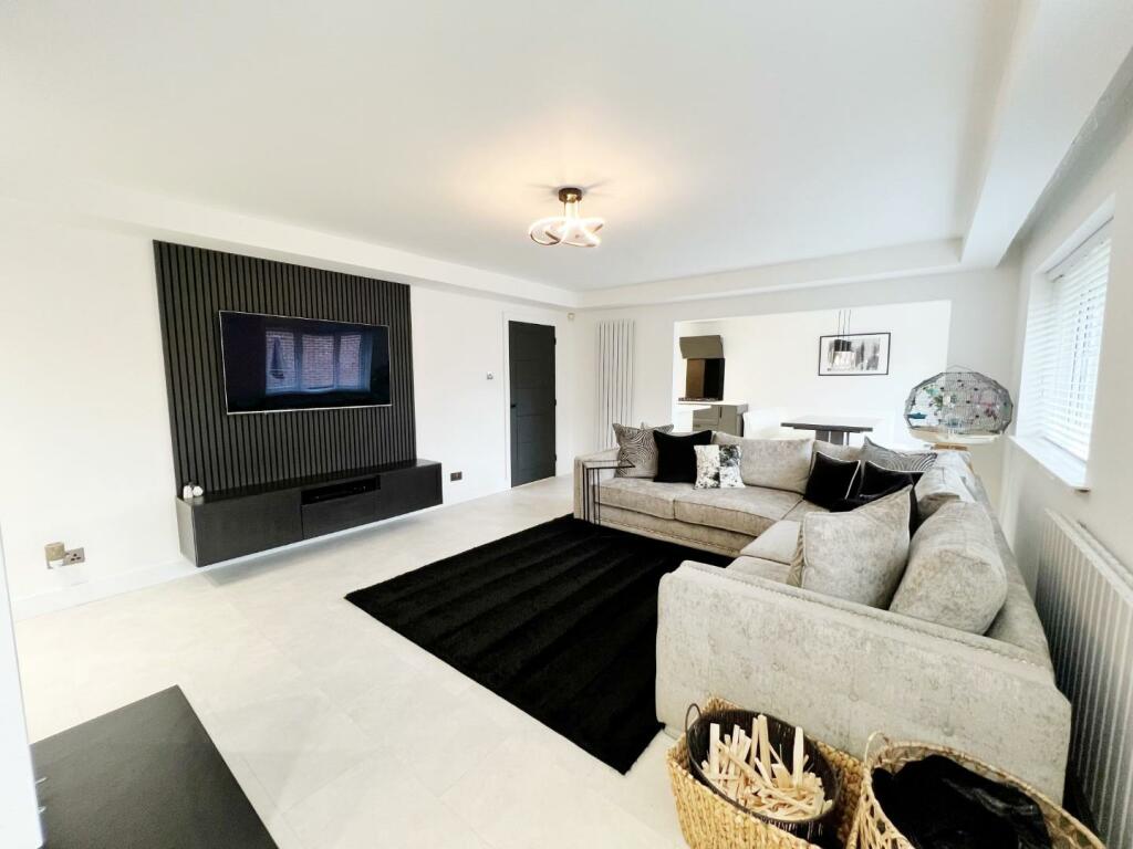 Lounge pic 7.jpg