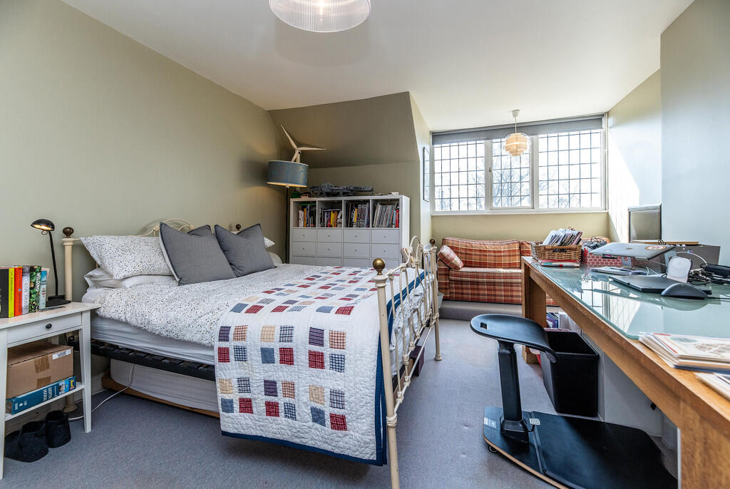 34 Warwick Road 0...