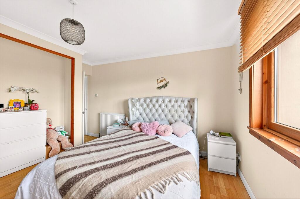 Pricnipal bedroom
