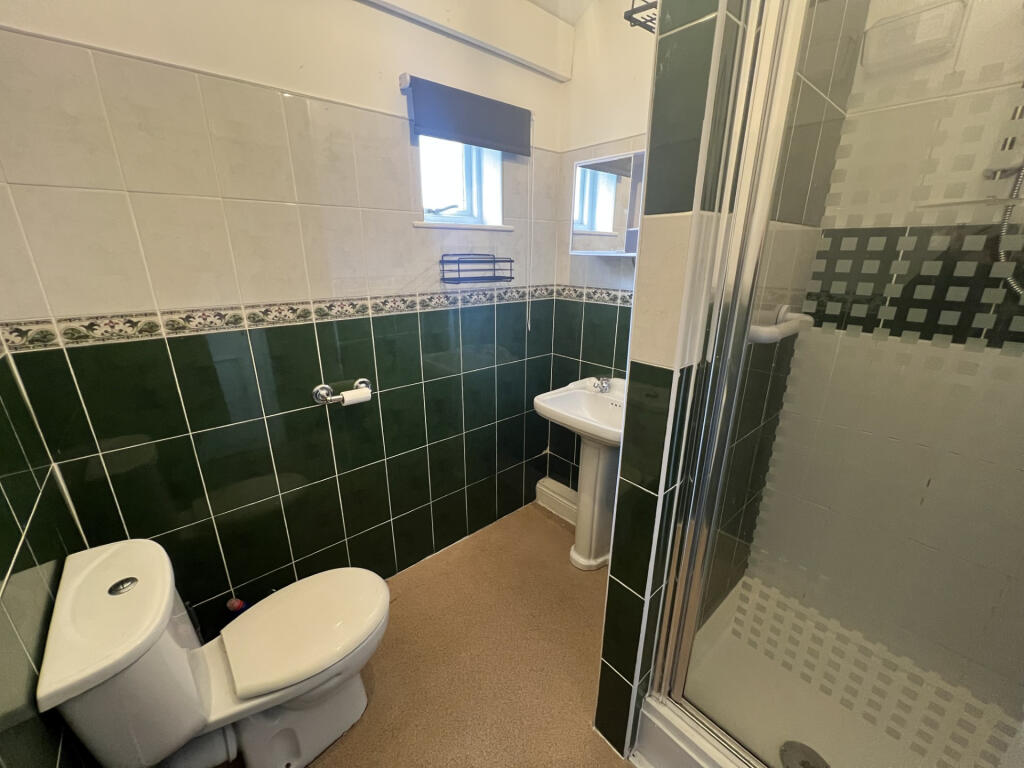 Flat 4 - Bathroom