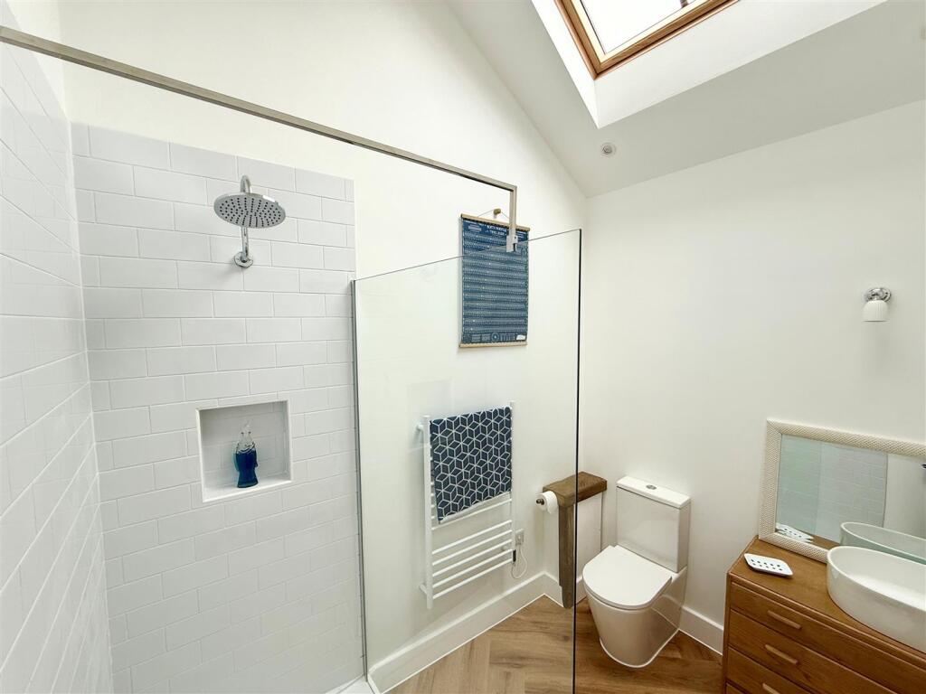 en suite shower room.jpg