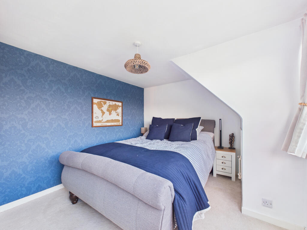 CAM02536G0-PR0024-STILL019