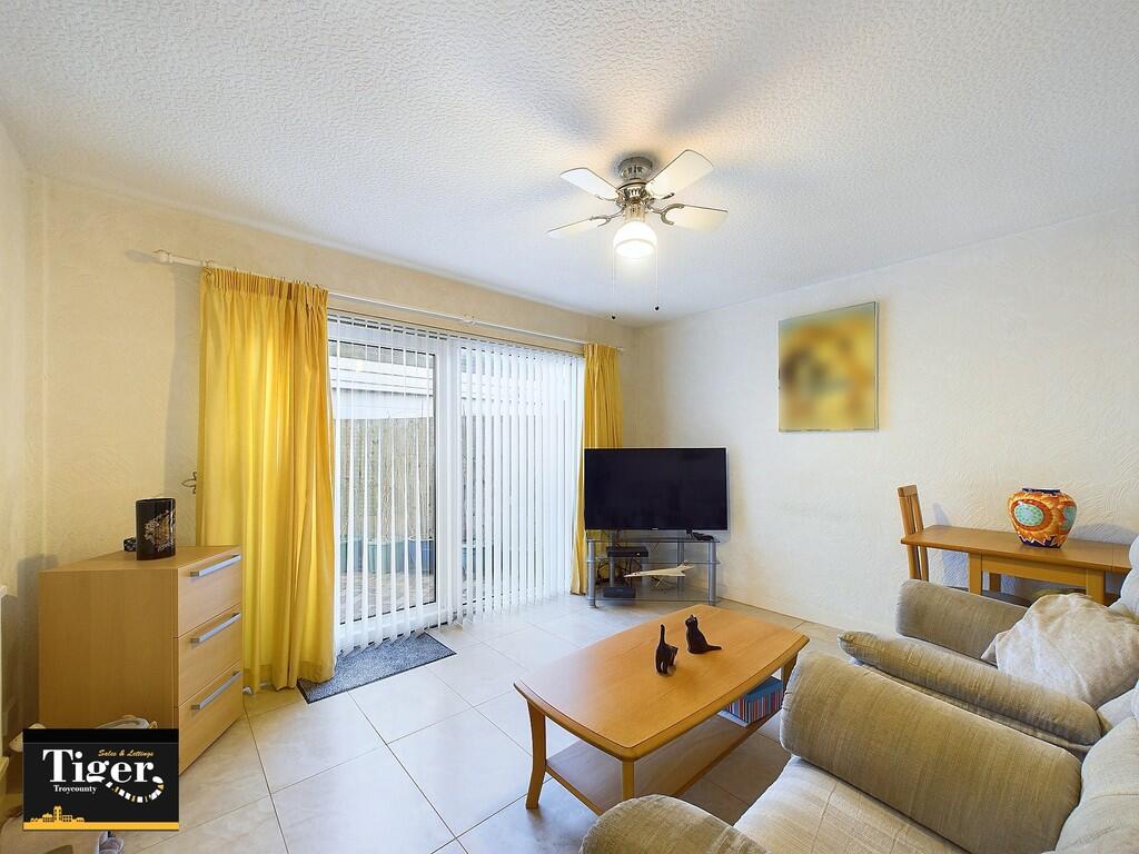 CAM02176G0-PR0453...