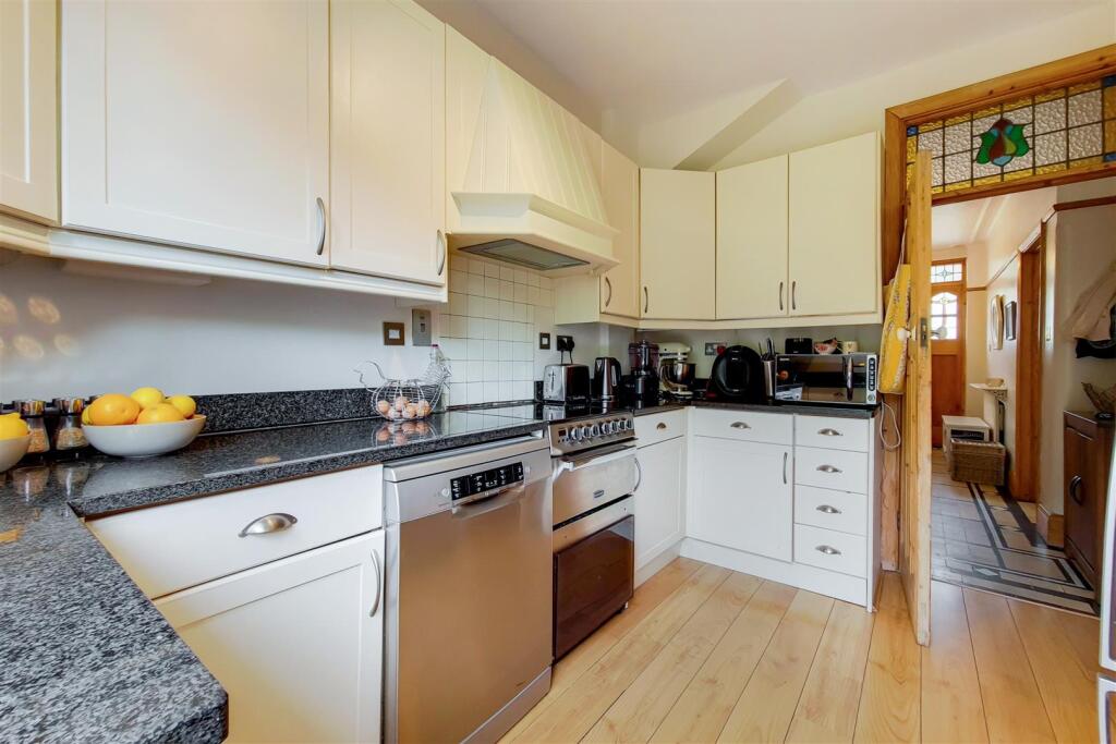 4_Kitchen-0.jpg