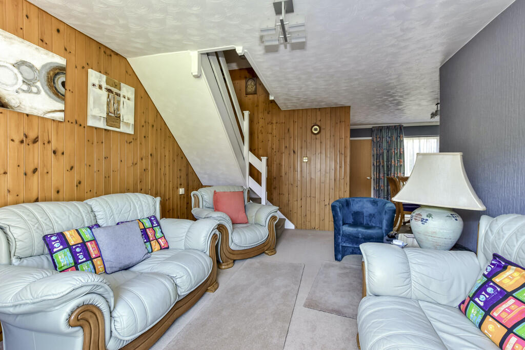 31 falcon - loung...