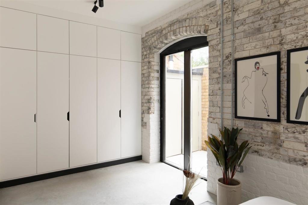 Flat 2 - 5.jpg