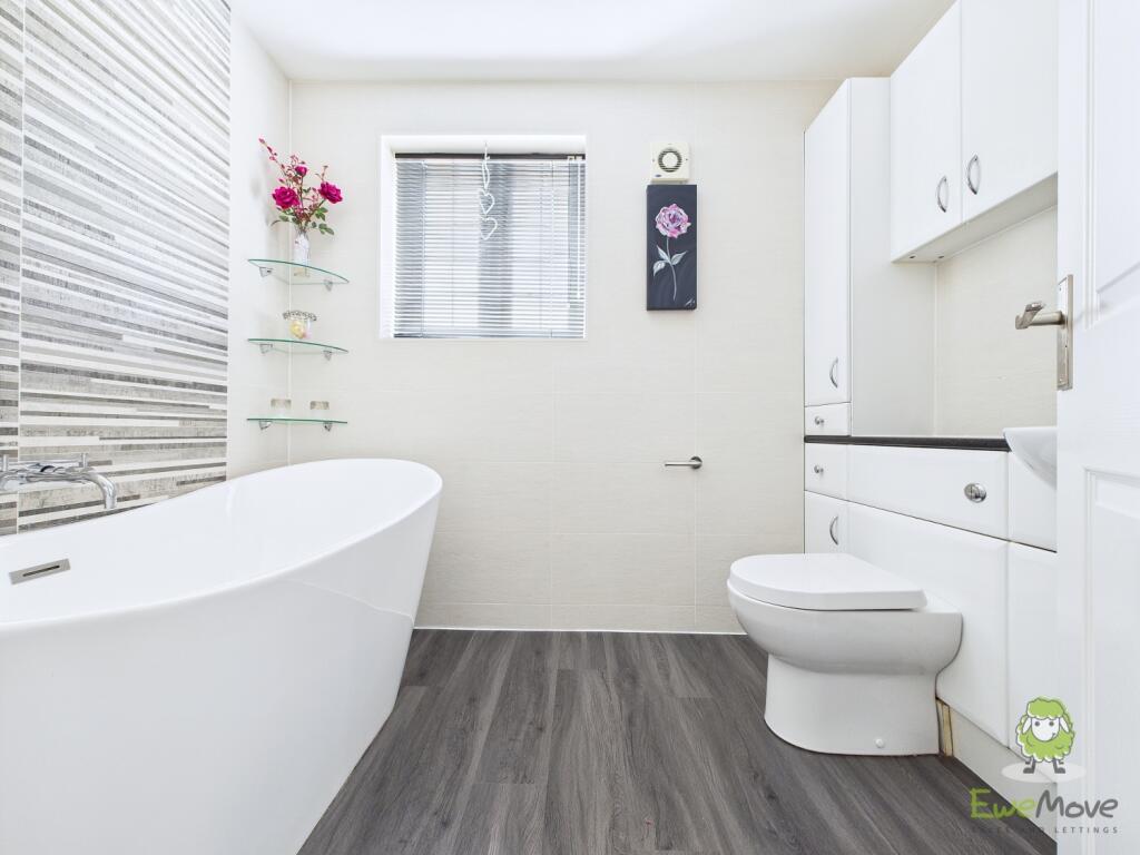 CAM01543G0-PR0132-STILL062