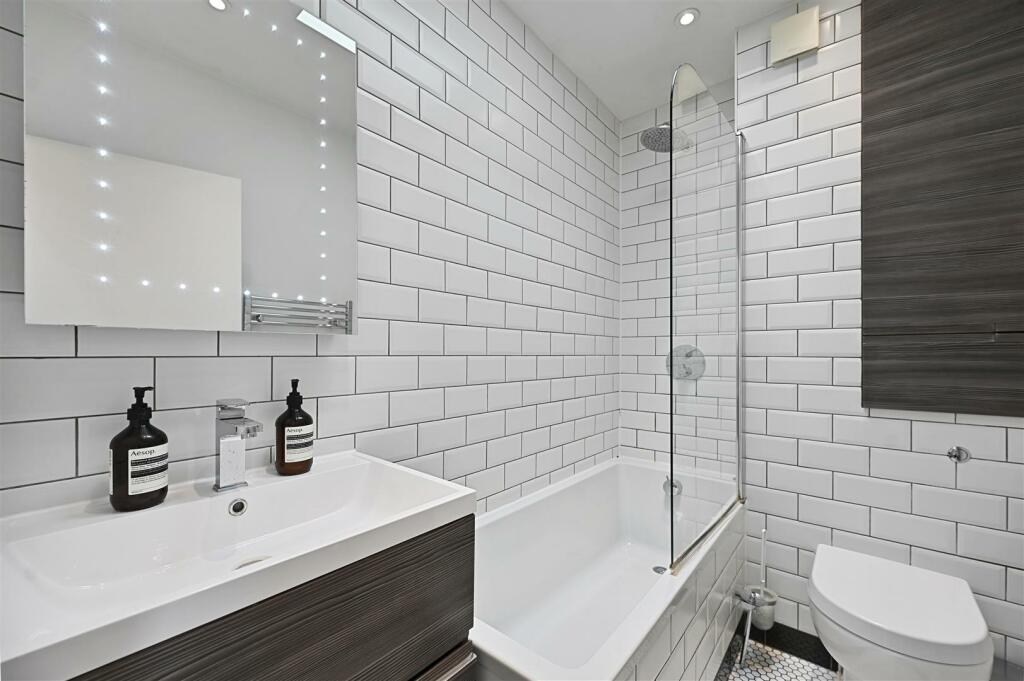 Gratton Road - Bathroom3 (1).JPG