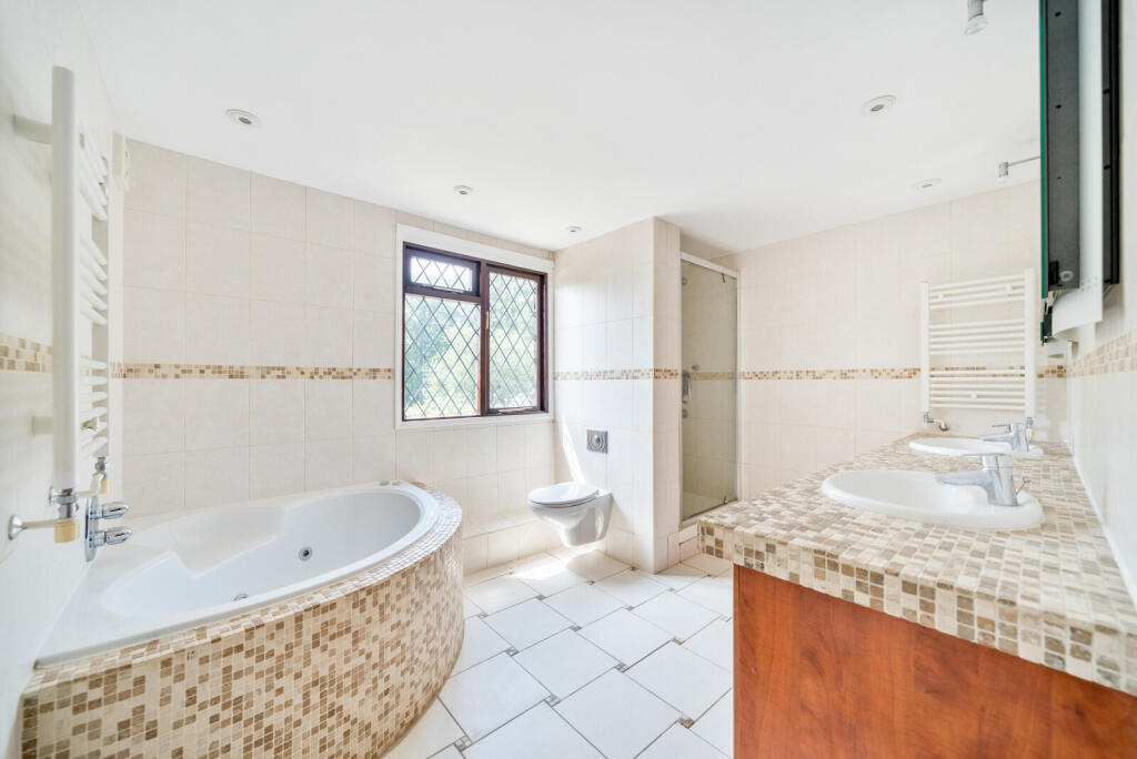 1305416-5-68483a8...