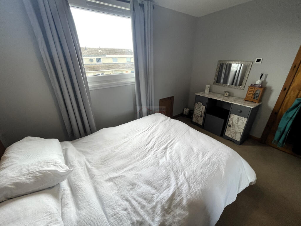 Bedroom 2b.JPG