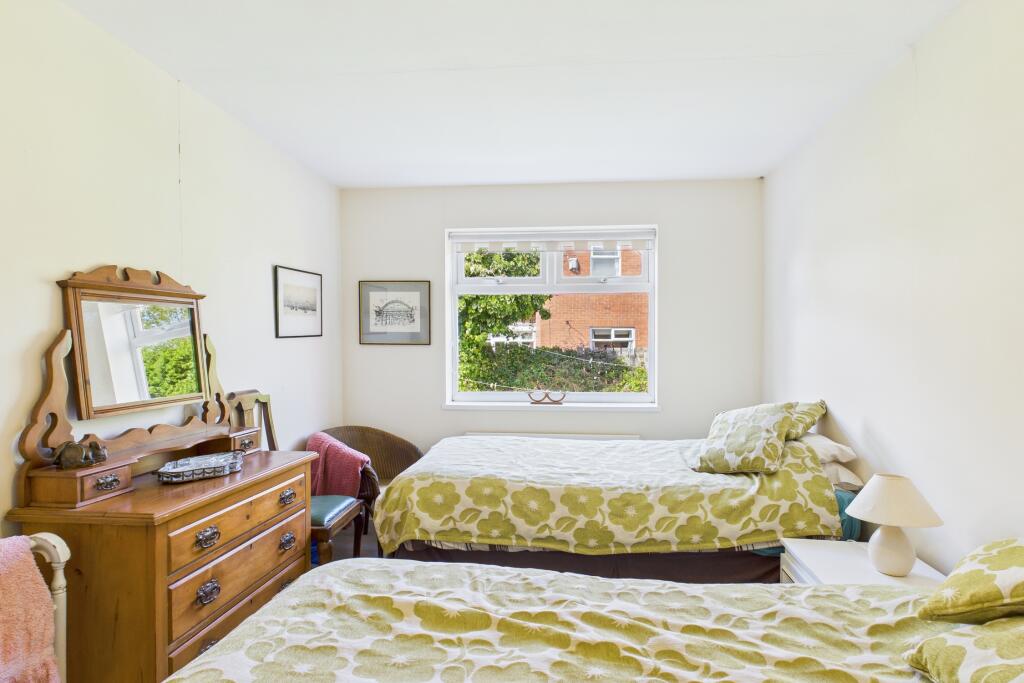 CAM04201G0-PR0077-STILL030