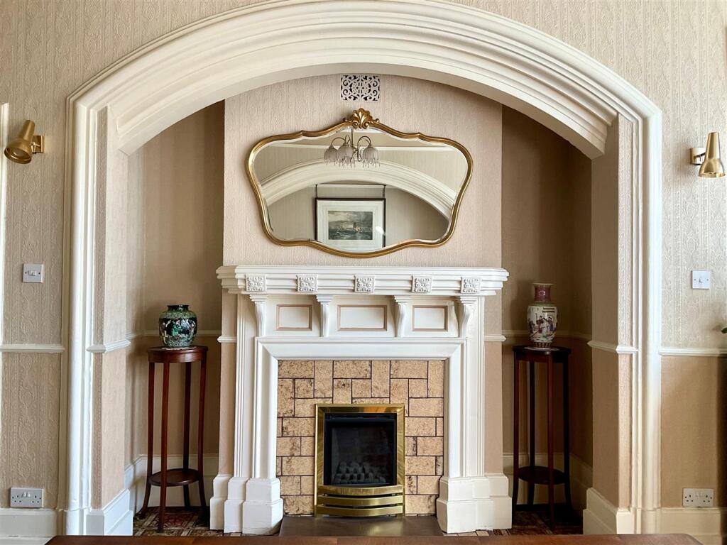 Dining Room pic1.jpg