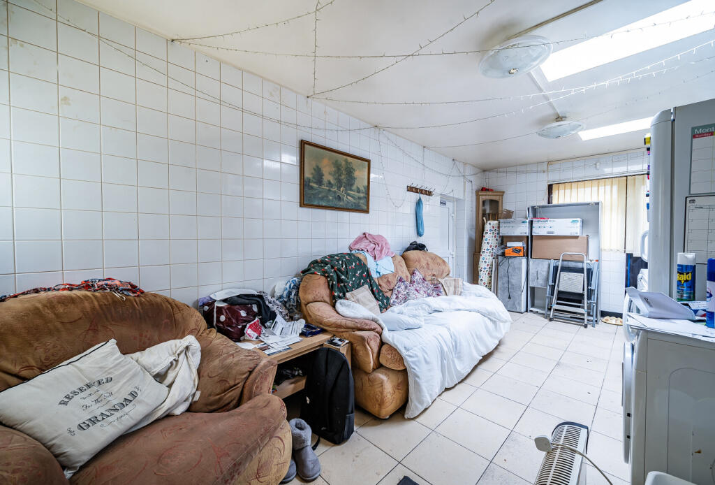 10-681ca30164fde-...