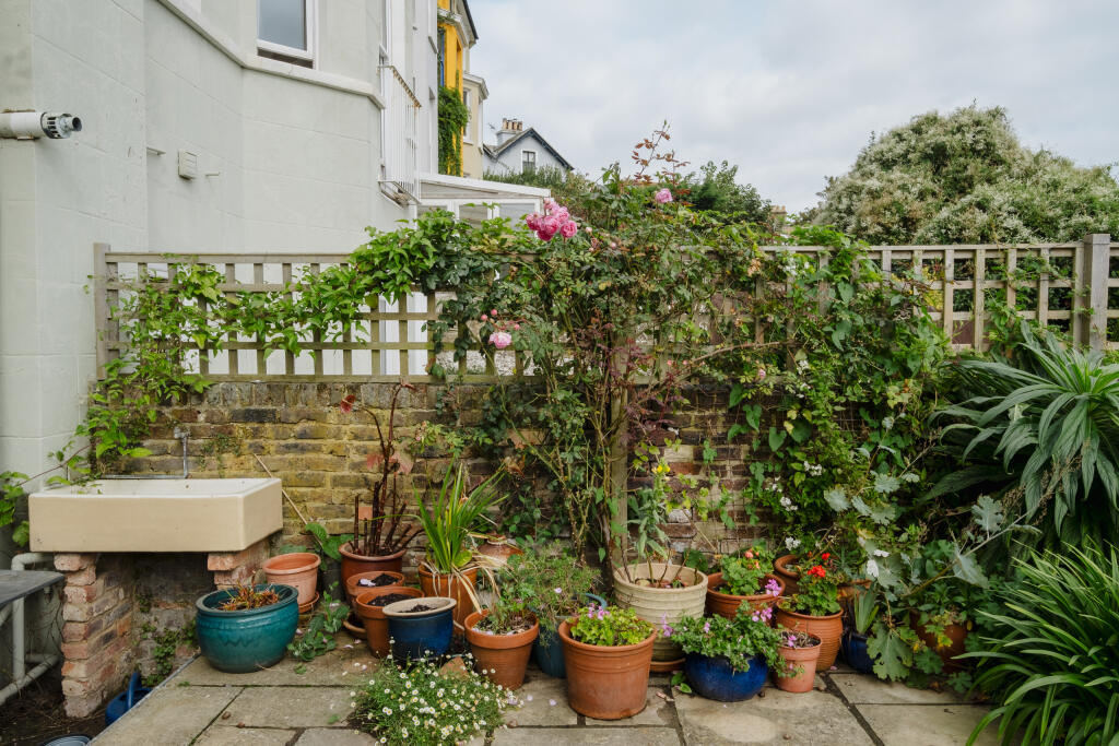 CROFT-QUARRYROAD-HASTINGS-GARDEN