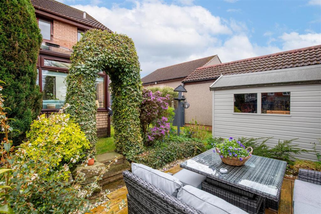 6 Lady Nairne Drive, Perth-7.jpg