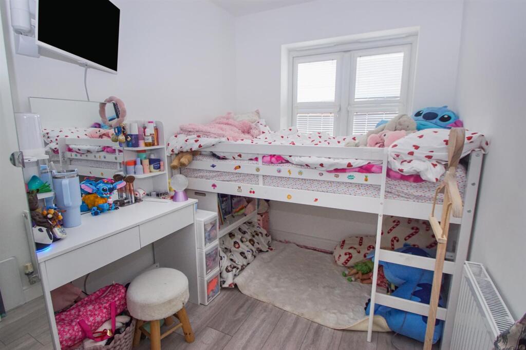 14 amesbury bed4 2025.JPG