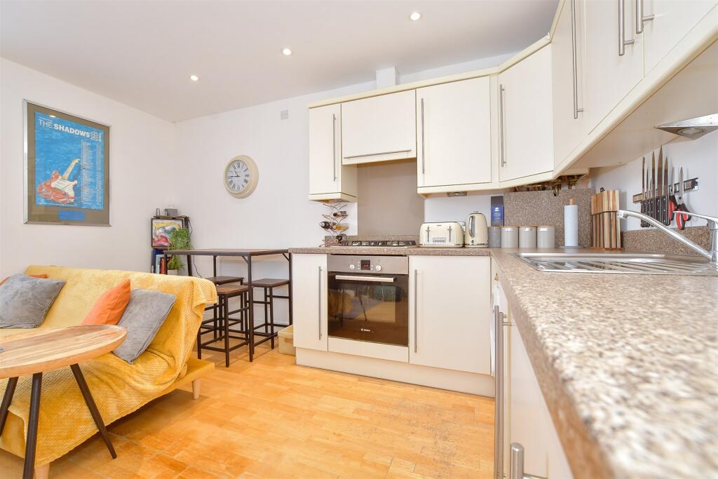 Lounge/ Kitchen