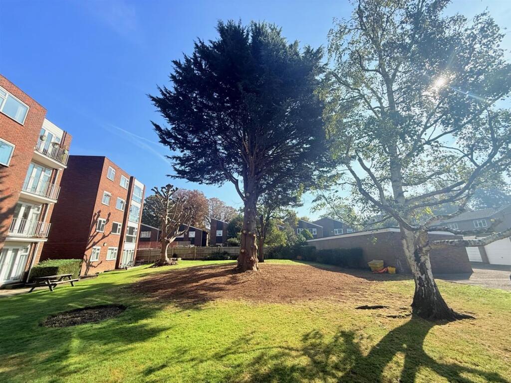 COMMUNAL GARDENS