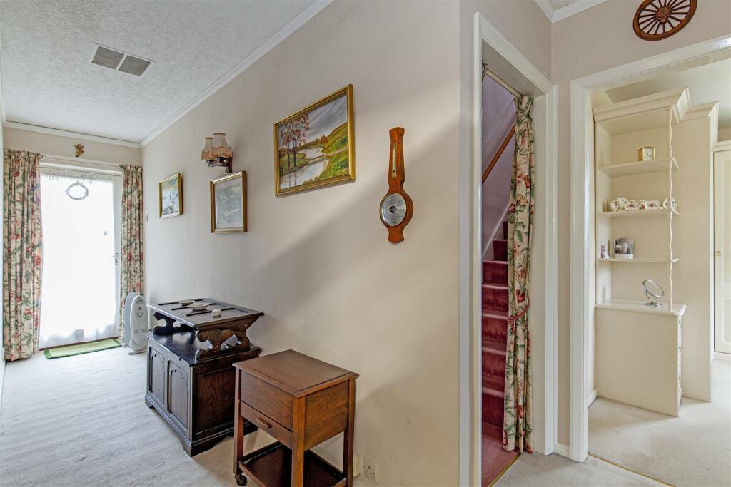 Entrance Hall-1.jpg