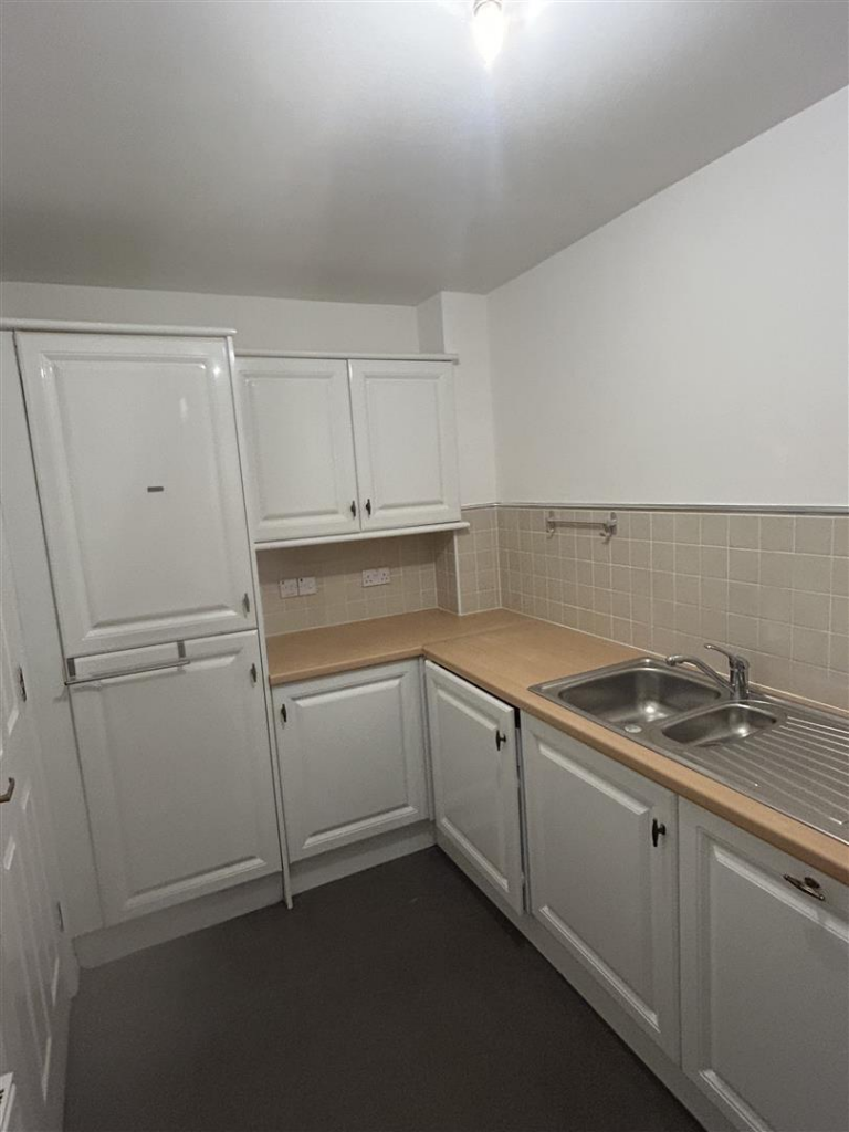 16H Winton Circus Kitchen.png