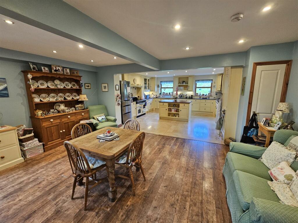 Dining Room 2.jpg