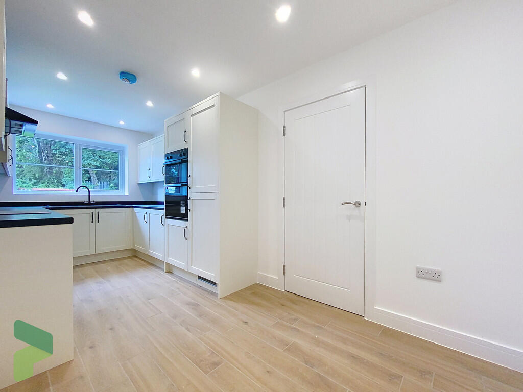 Fitted Dining Kit...