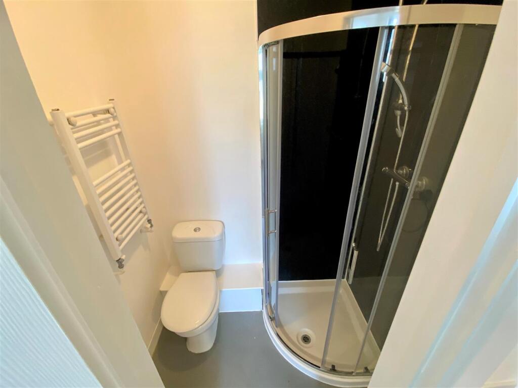 Flat 3, 6 Trebarwith Crescent En Suite
