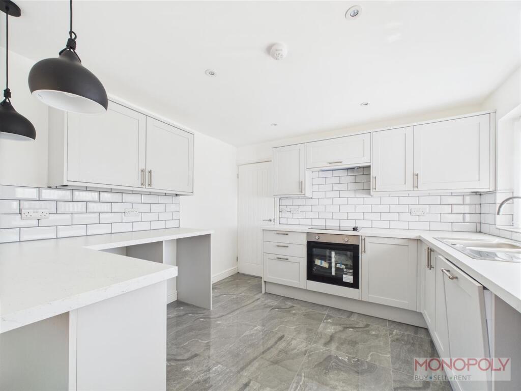 KITCHEN/ DINING ROOM