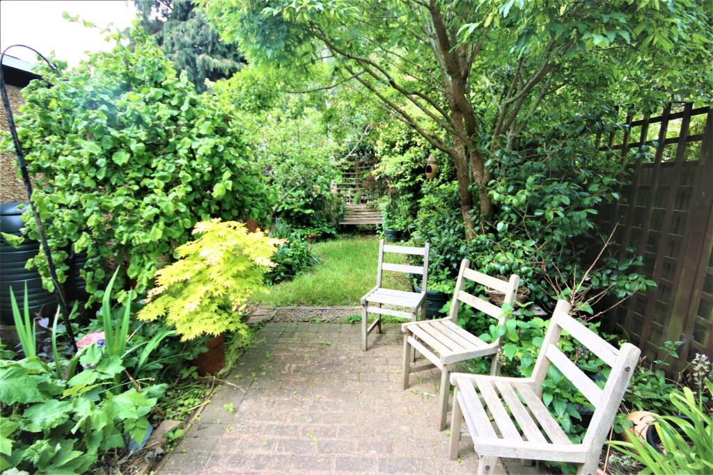 REAR GARDEN: PIC. 2
