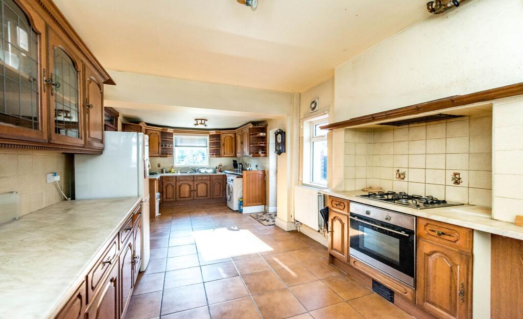SITTING ROOM DINING ROOM AND KITCHEN