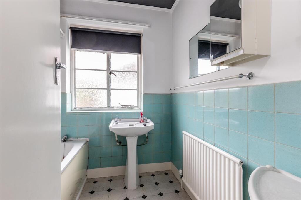 The Dell, Westbury on Trym Bathroom.jpg