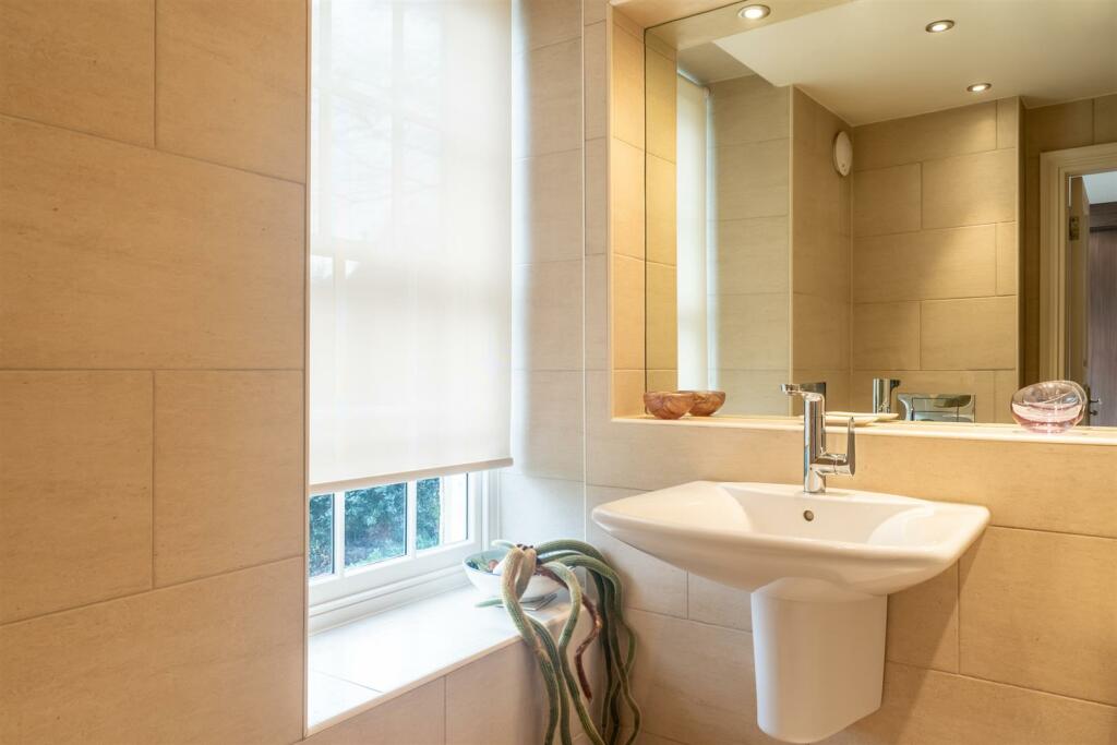 Master En-Suite Shower Room