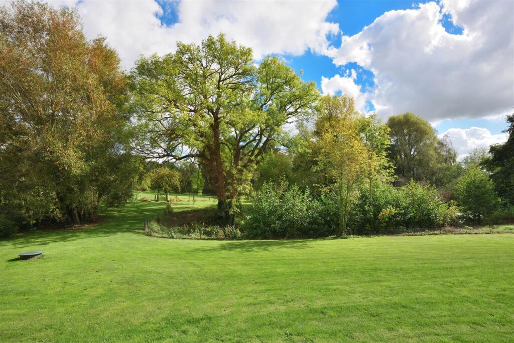 Old Court Barn Brobury (32).jpg