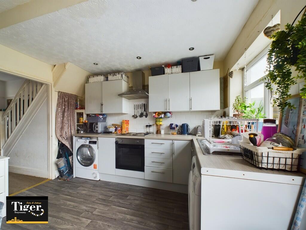 CAM02176G0-PR0303...