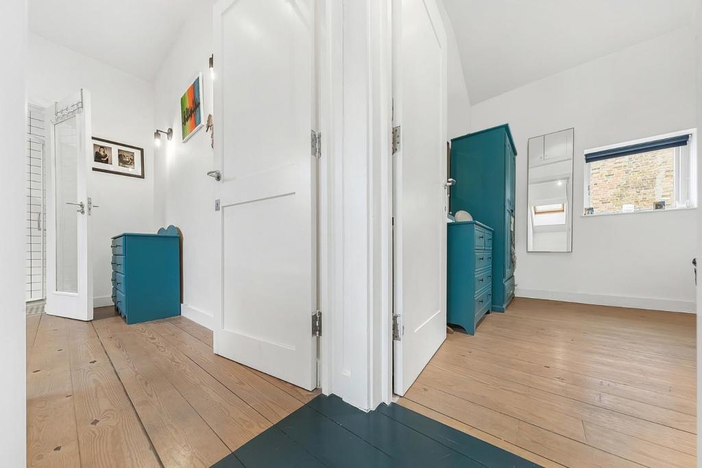Hallway (1).jpg