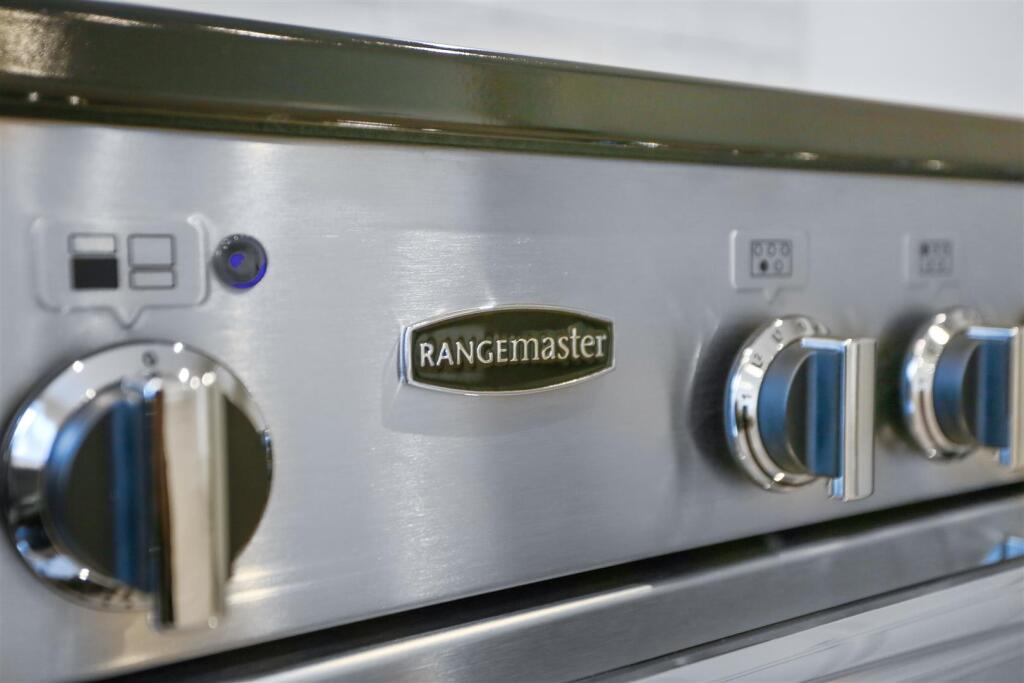 1578342896 - 5 Amberwood Grove -23.jpg