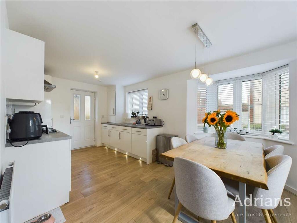 KITCHEN / DINER