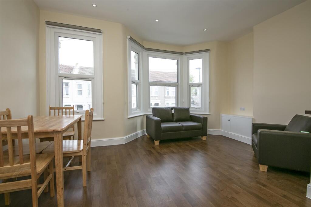 50b Letchworth Street, reception 1.jpg