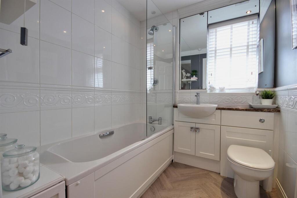 BATHROOM/W.C.