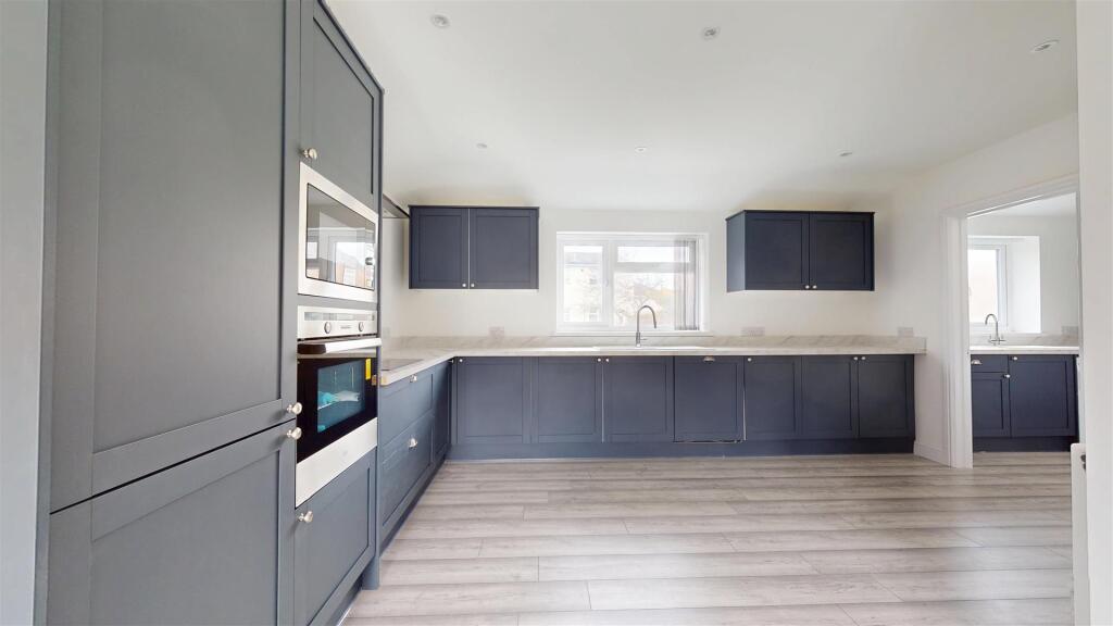 Kitchen/Dining Area