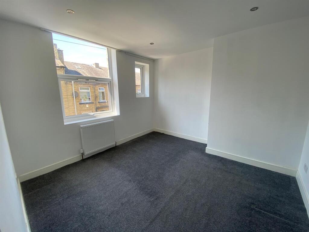 BEDROOM.jpg