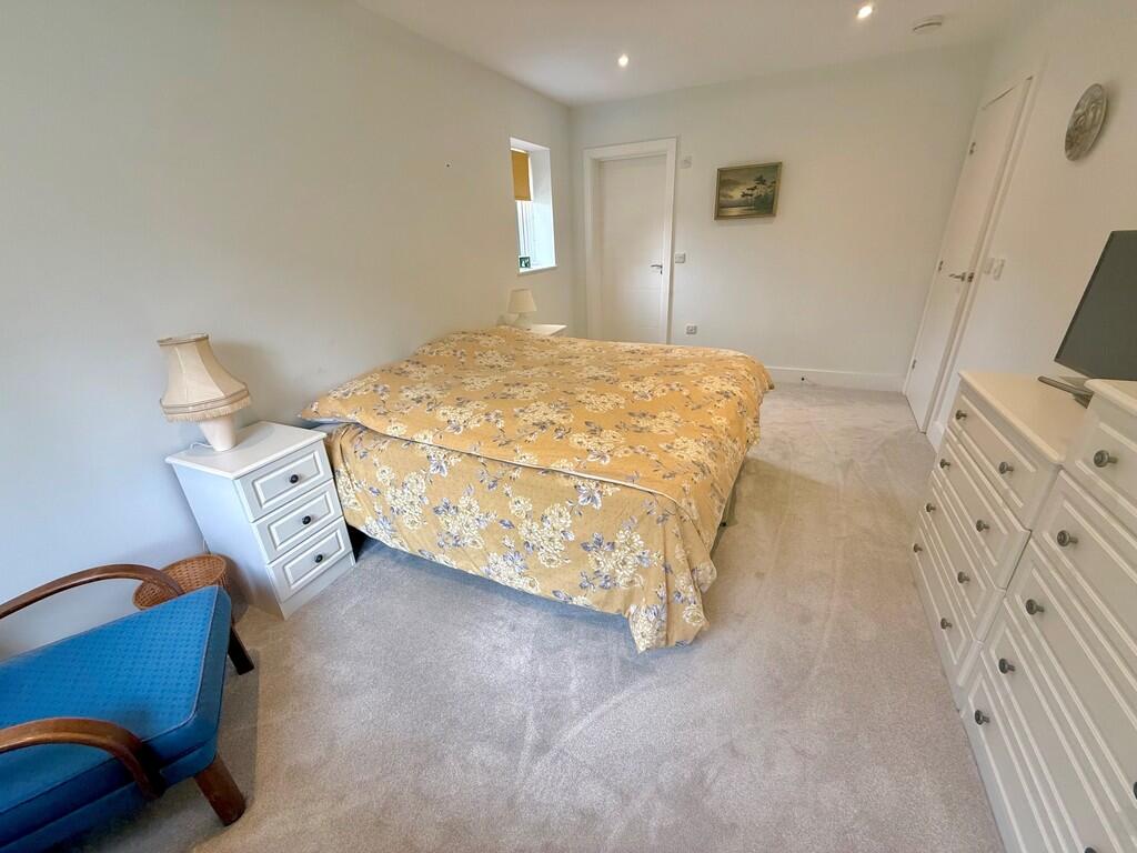 2 Harwood Apartme...