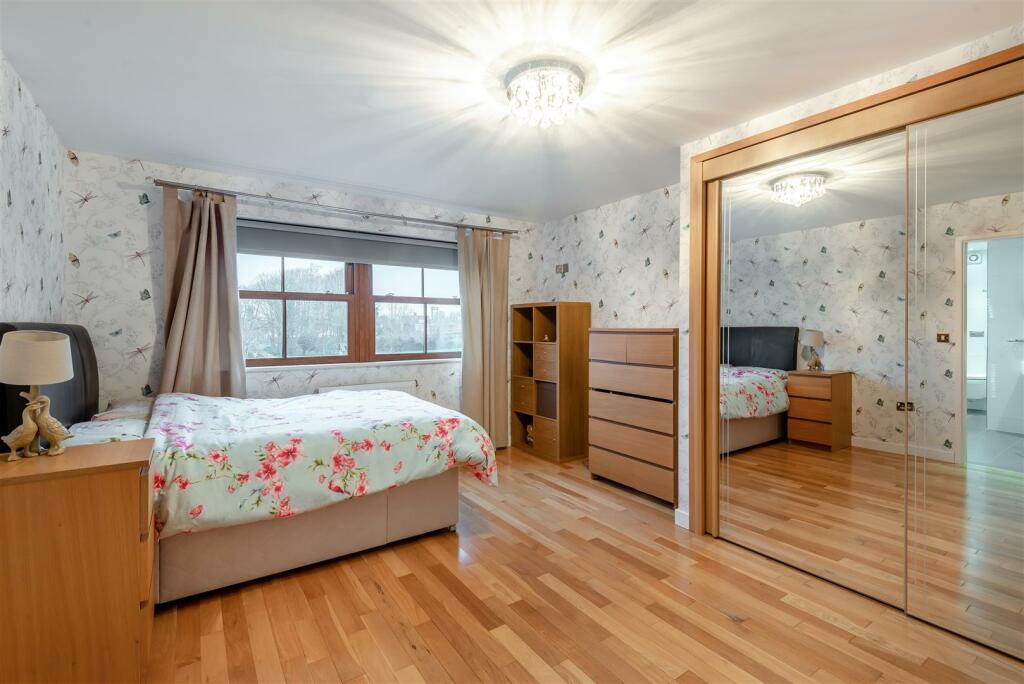 8587690-interior07.jpg