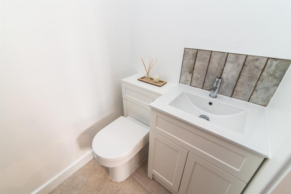 guest wc.jpg