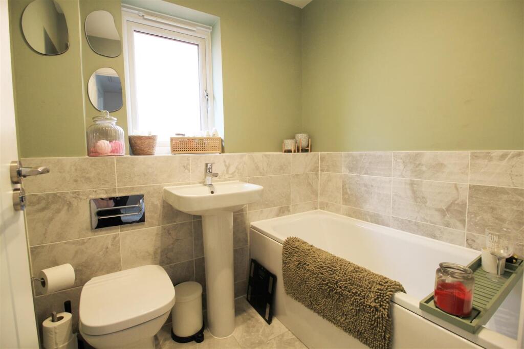 Family bathroom.jpg