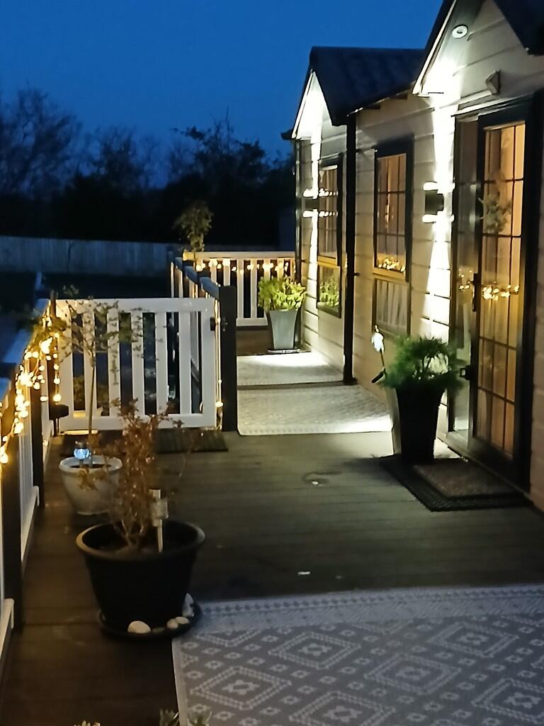 Vendors Front dec...