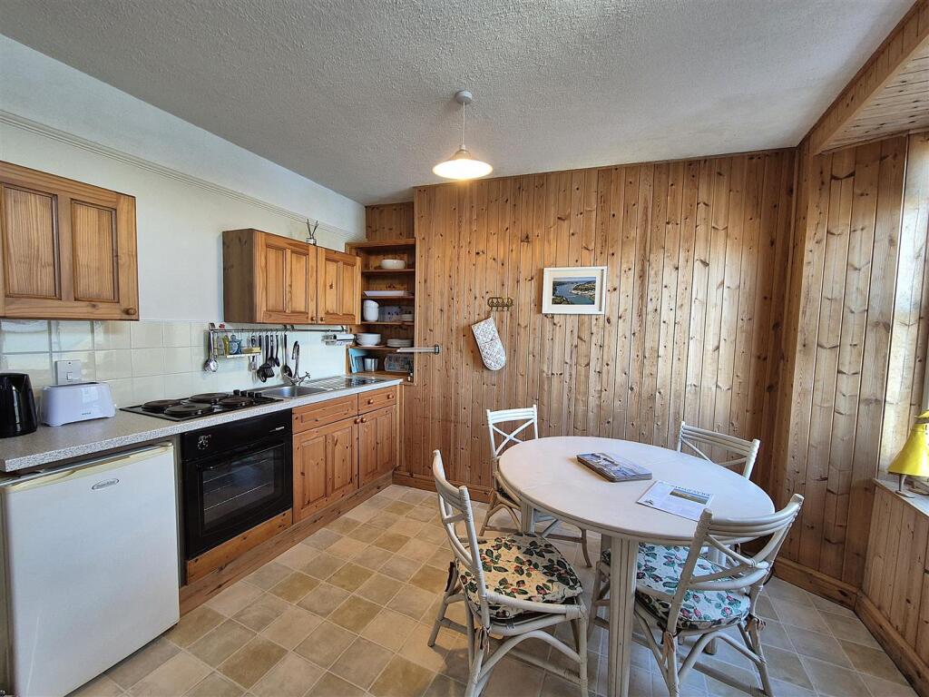Kitchen dining room