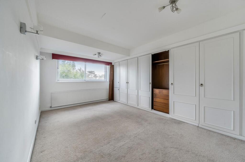 Davidson Frost-Wellings, DFW, Oak Lodge Close, Bed